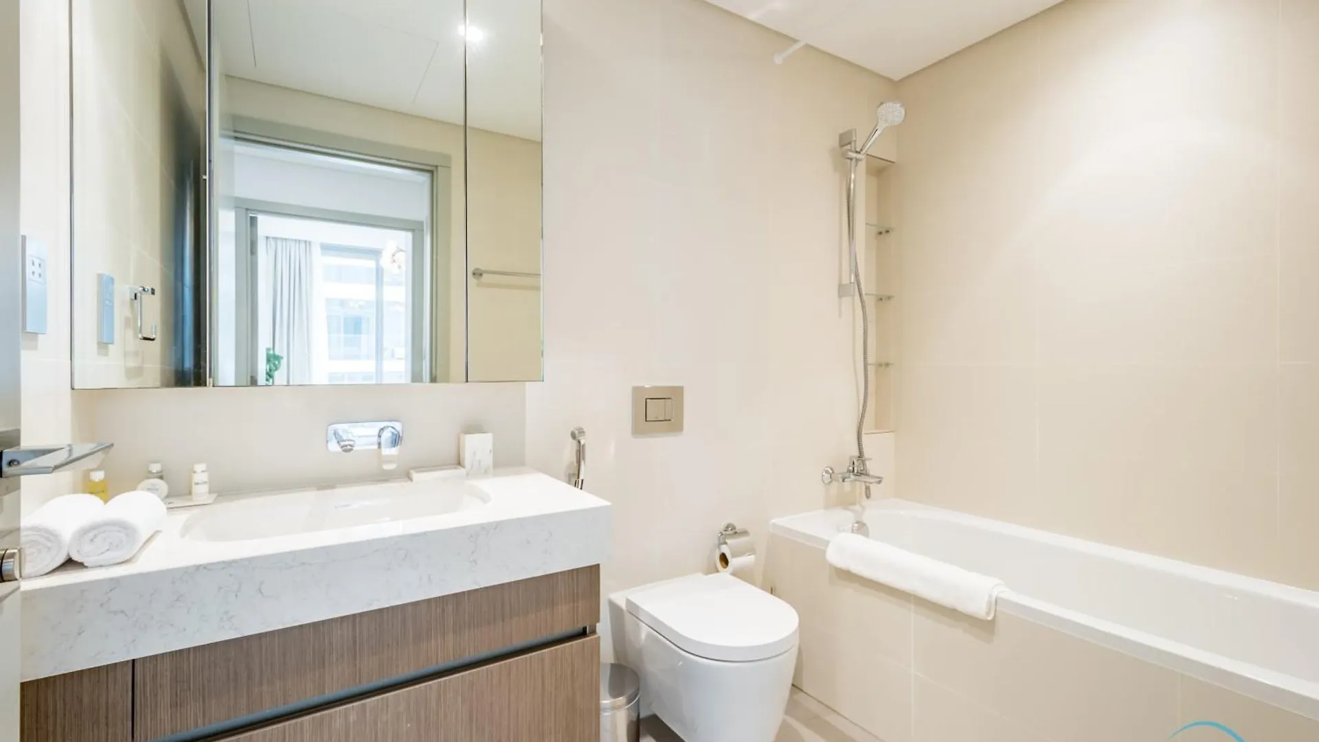 Apartment Luxurious 1Br At Beach Isle Tower 1 Emaar Beachfront, Dubai Marina By Deluxe Holiday Homes